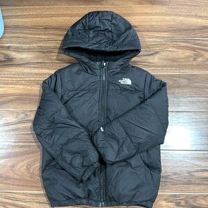 Boys North Face puffer coat 550. Used but in good condition. Size 6T/6